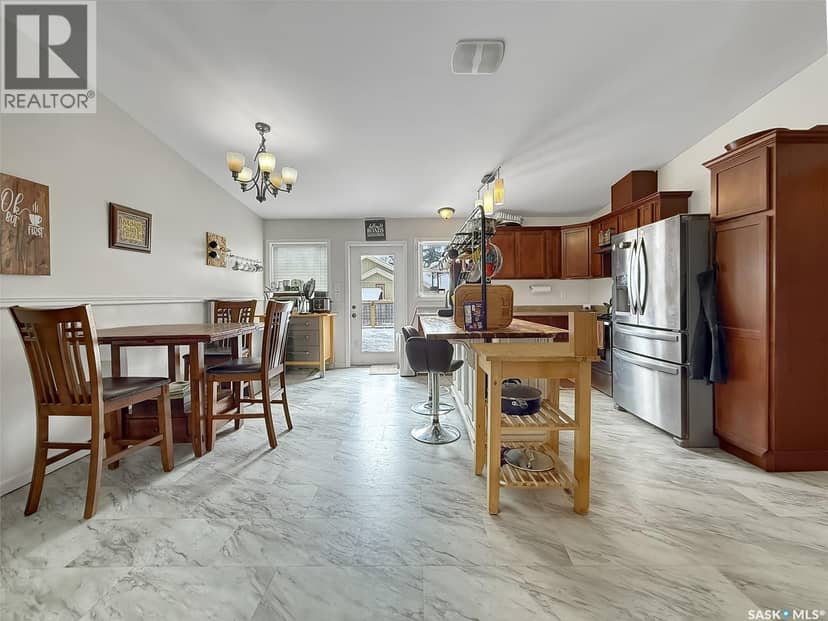 808 Chaplin STREET — photo 4 of 37
