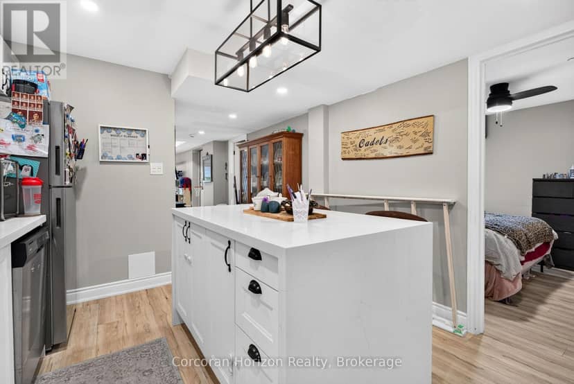 592 Aberdeen Avenue — photo 38 of 40