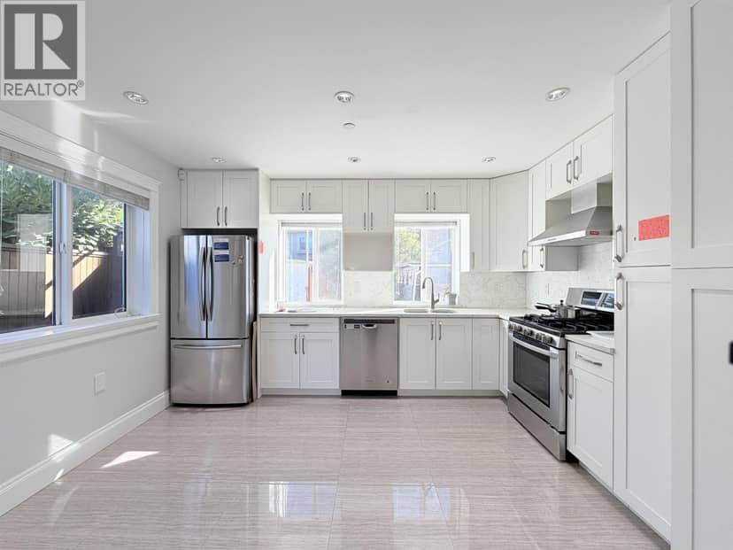2532 E 5TH AVENUE, Vancouver, photo 2