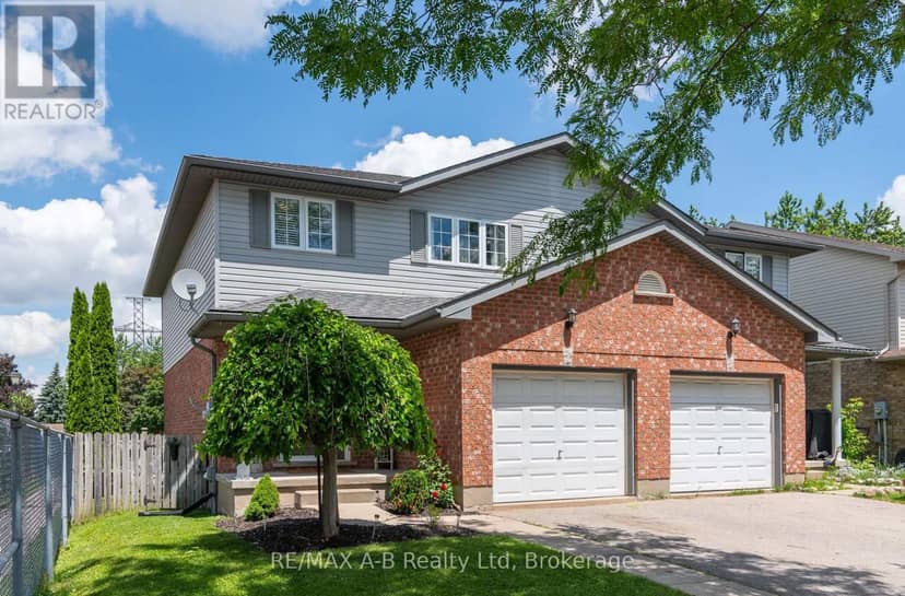 108 Walsh Crescent — photo 2 of 40