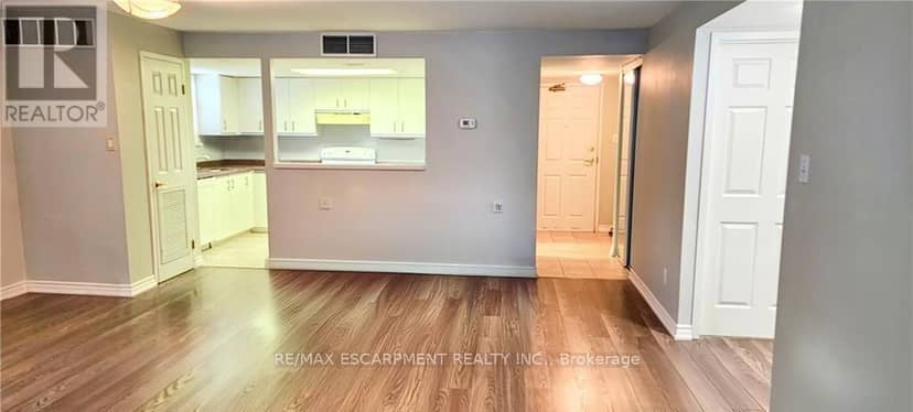 204 - 19 Lake Avenue S — photo 5 of 19