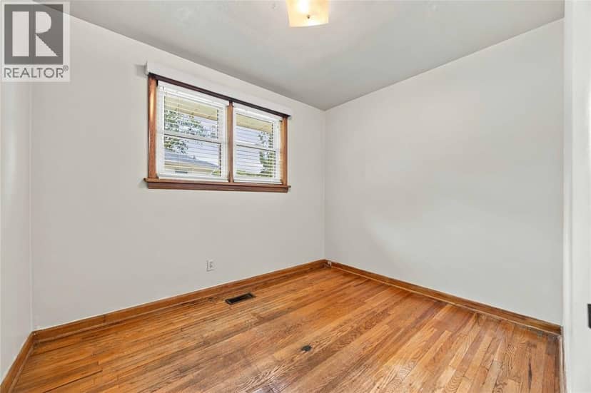 6 Massey Crescent — photo 15 of 28