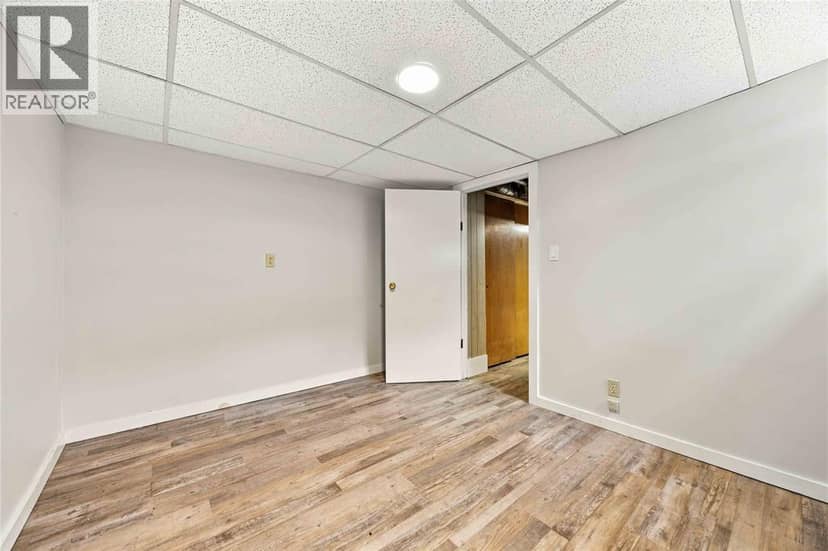 6 Massey Crescent — photo 23 of 28