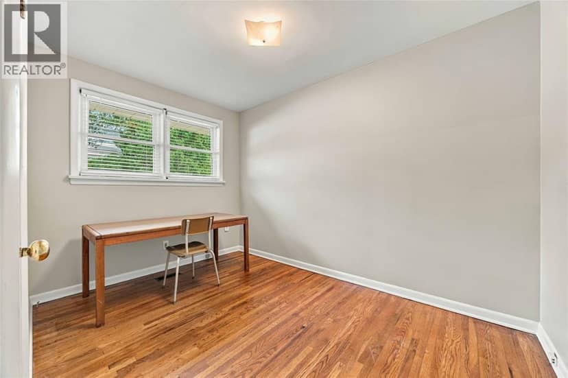 6 Massey Crescent — photo 17 of 28