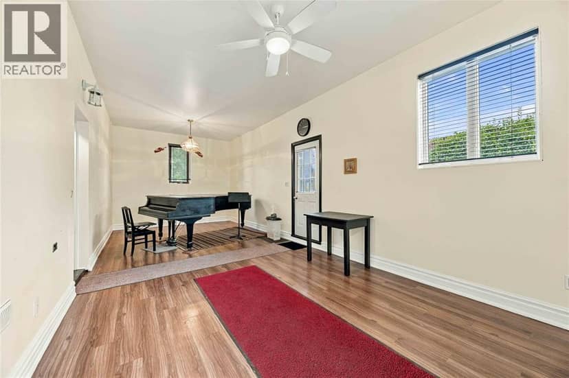6 Massey Crescent — photo 6 of 28