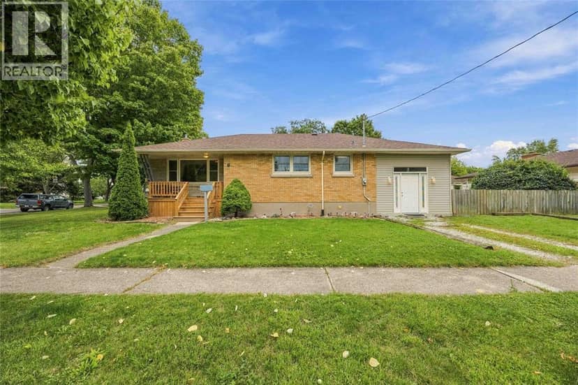 6 Massey Crescent — photo 1 of 28