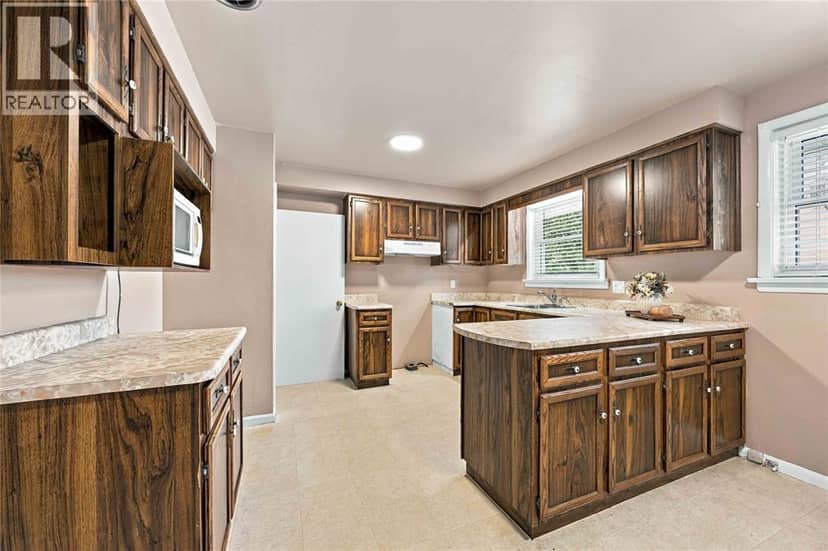 6 Massey Crescent — photo 9 of 28