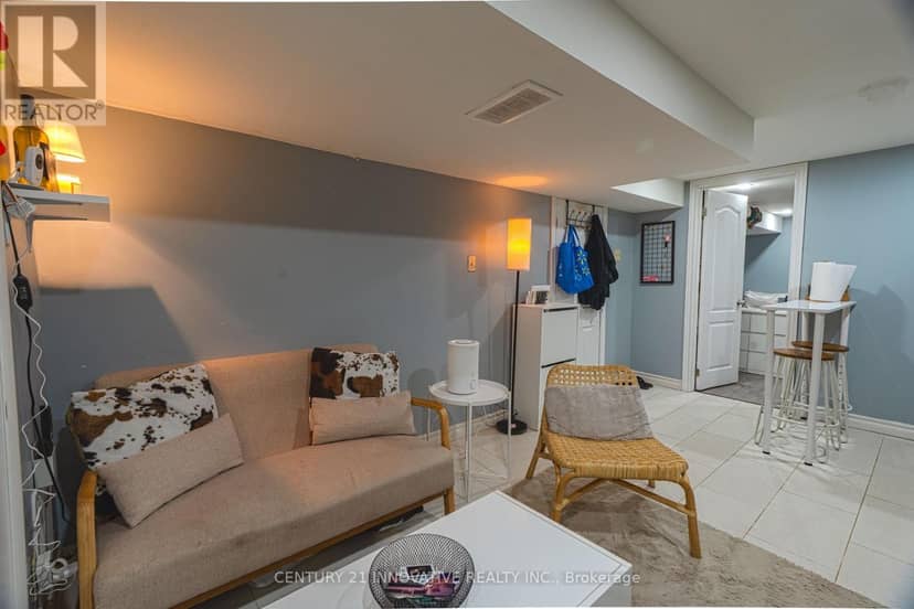 89 Thickson Road S — photo 13 of 28