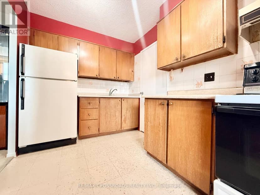 1109 - 5 Parkway Forest Drive — photo 9 of 26