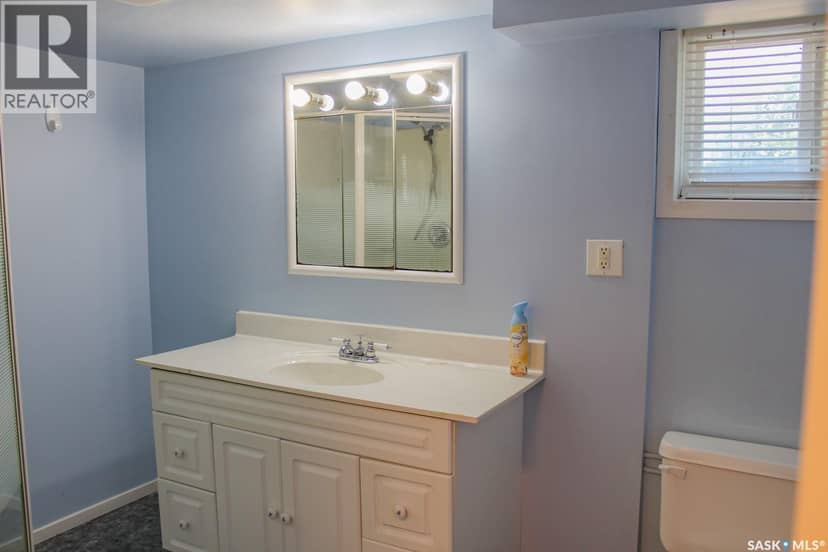 420 Burrows AVENUE W — photo 27 of 40