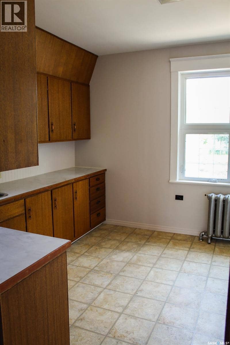 420 Burrows AVENUE W — photo 14 of 40