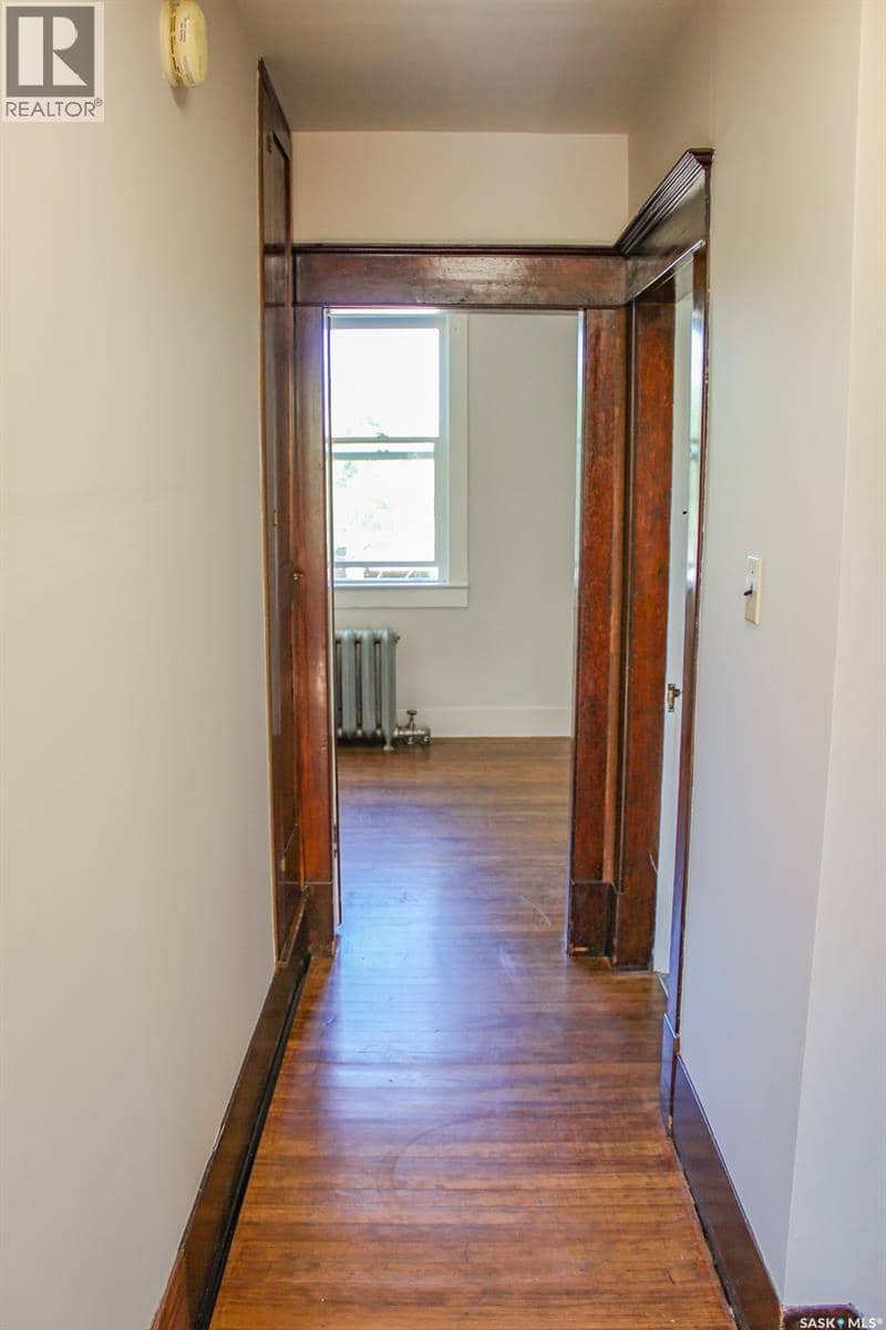 420 Burrows AVENUE W — photo 22 of 40
