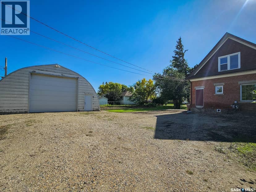 420 Burrows AVENUE W — photo 37 of 40