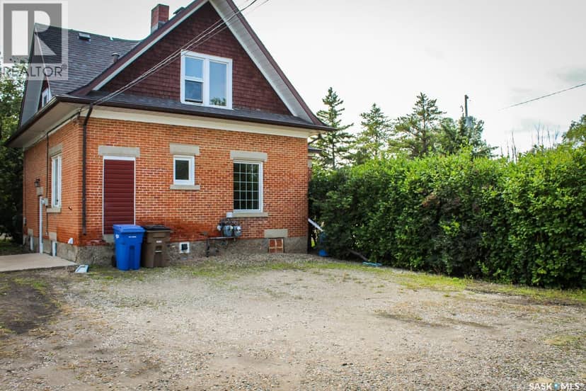 420 Burrows AVENUE W — photo 34 of 40