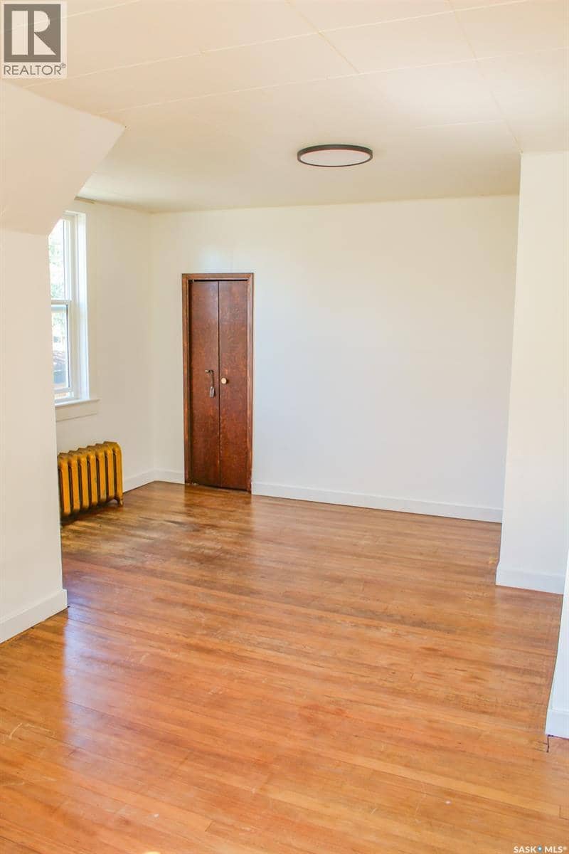 420 Burrows AVENUE W — photo 20 of 40