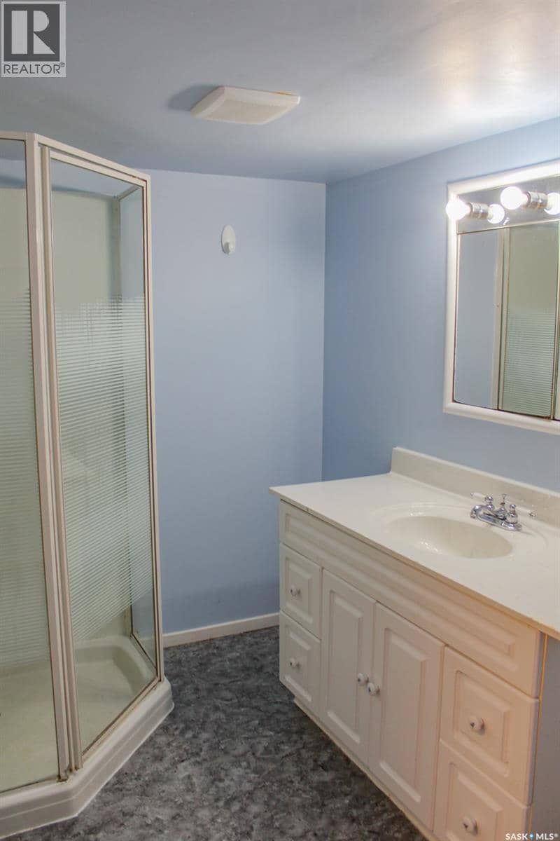 420 Burrows AVENUE W — photo 26 of 40