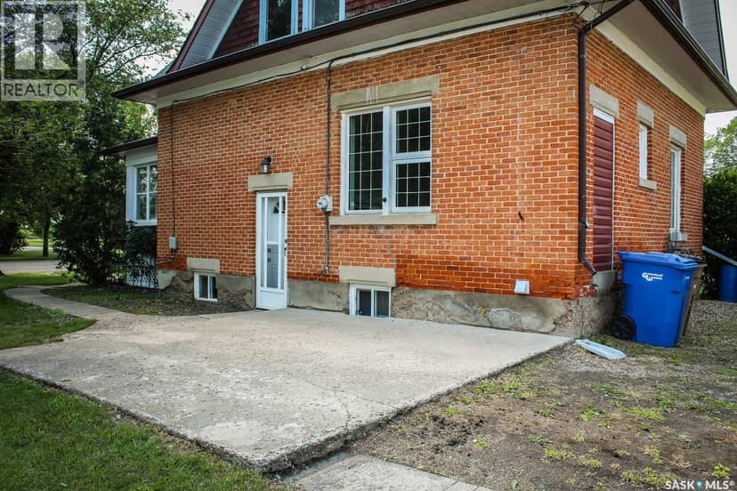 420 Burrows AVENUE W — photo 33 of 40