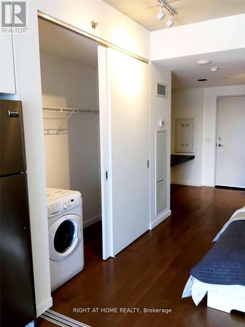 502 - 32 Trolley Crescent — photo 18 of 24