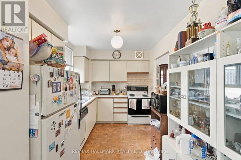 303 - 4 Park Vista — photo 10 of 37