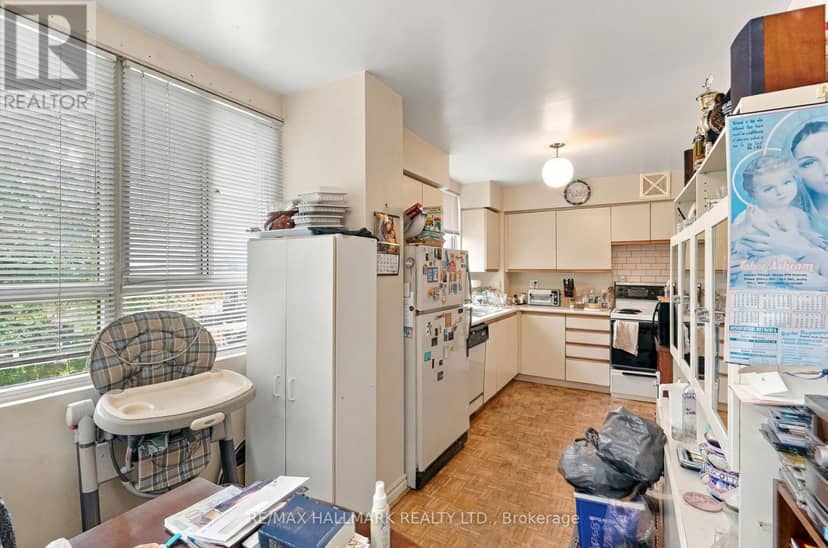 303 - 4 Park Vista — photo 13 of 37
