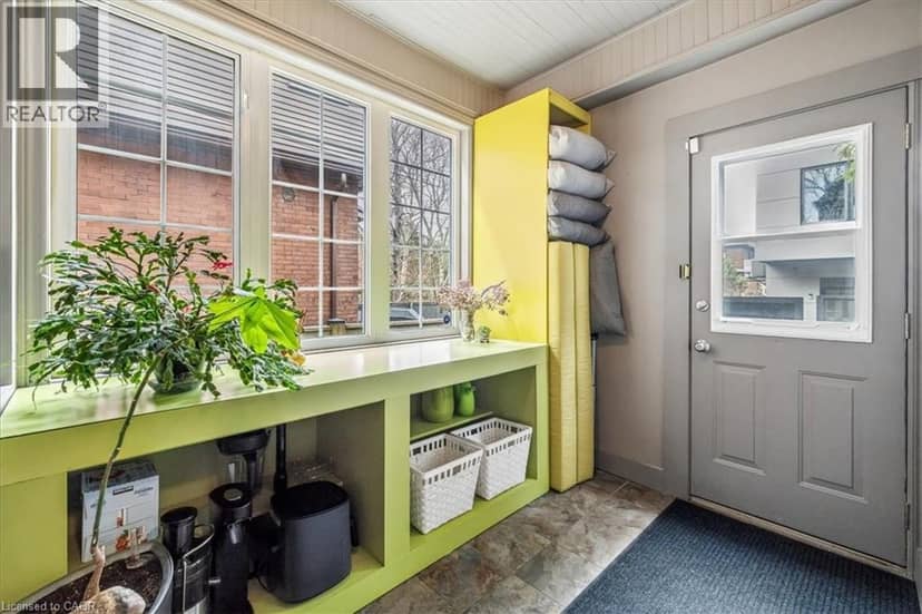 40 STANLEY Avenue — photo 17 of 40