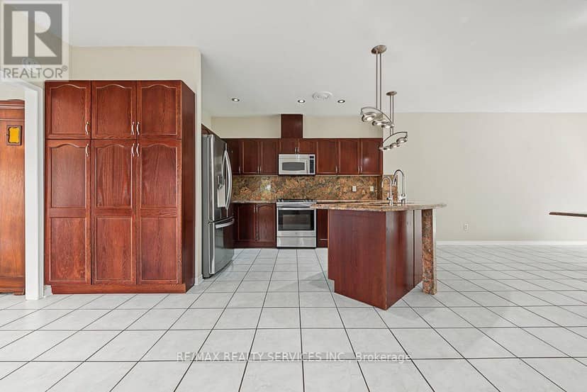 33 Woodvalley Drive — photo 12 of 40