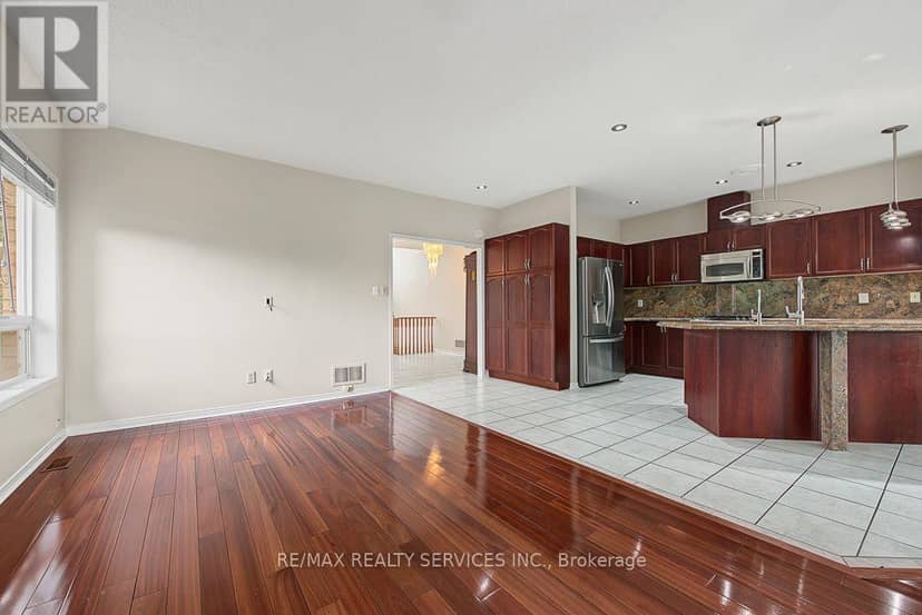 33 Woodvalley Drive — photo 15 of 40
