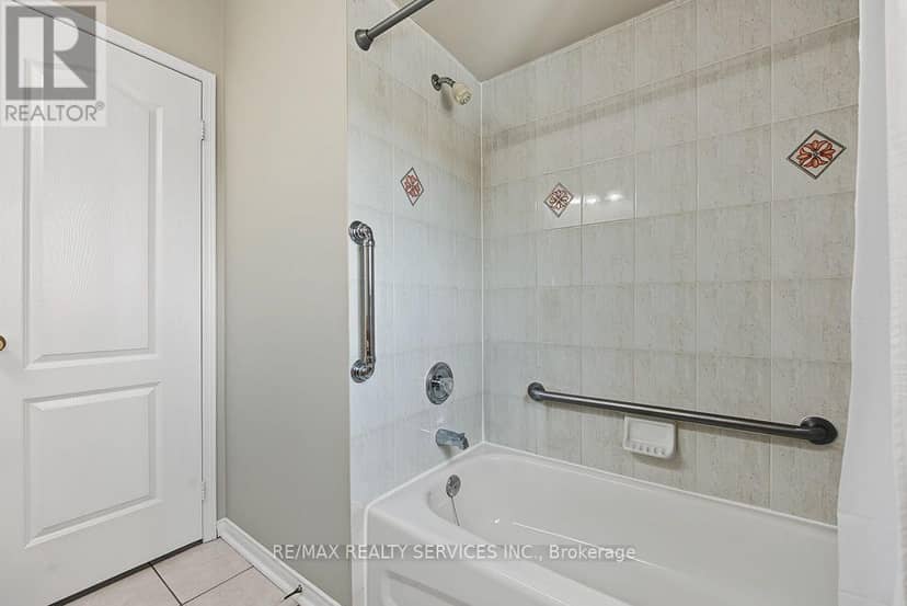 33 Woodvalley Drive — photo 21 of 40
