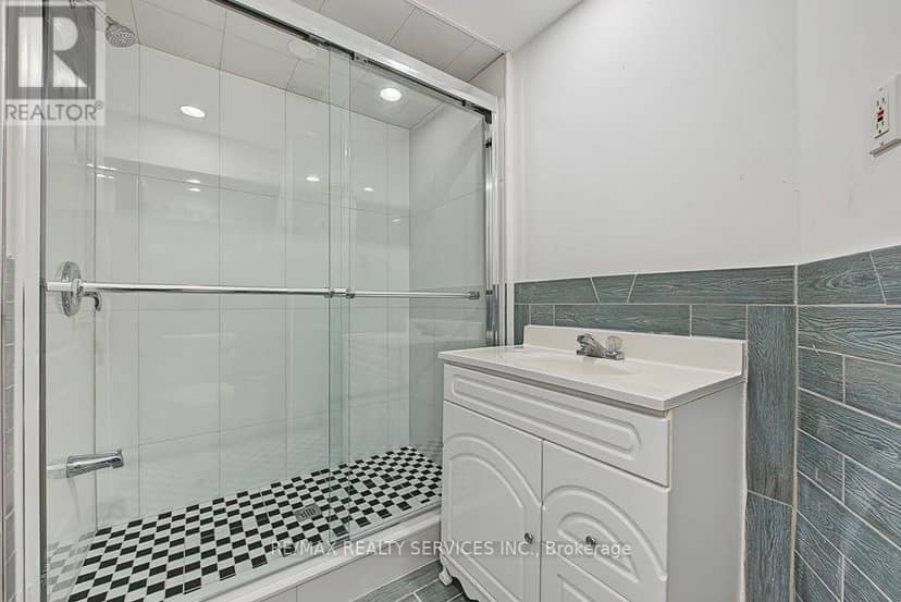 33 Woodvalley Drive — photo 36 of 40