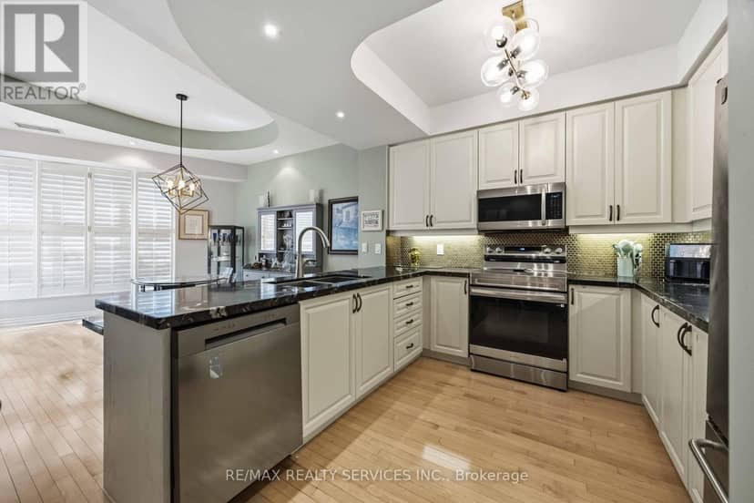 121 - 2111 Lake Shore Boulevard W — photo 14 of 33