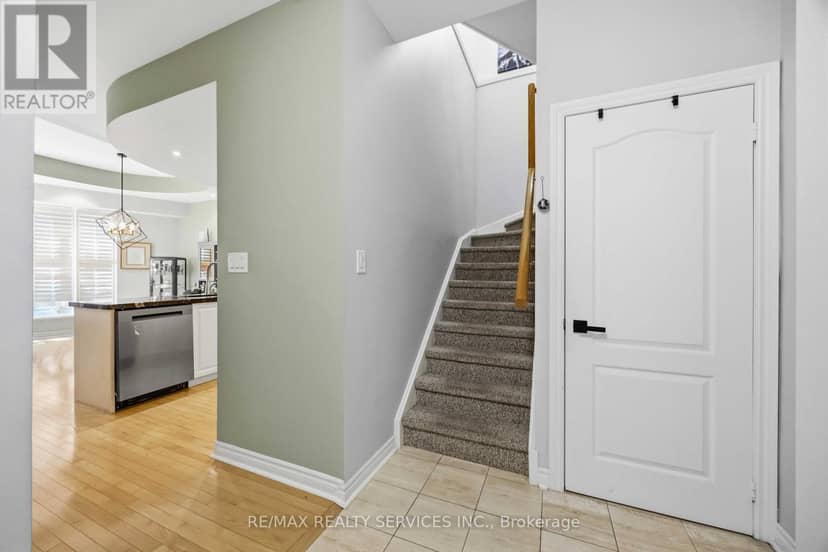 121 - 2111 Lake Shore Boulevard W — photo 21 of 33