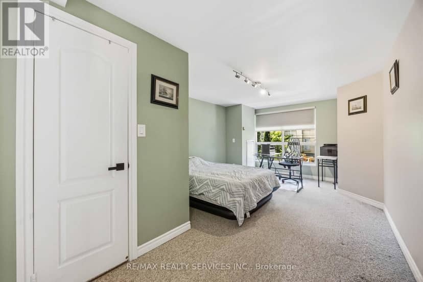 121 - 2111 Lake Shore Boulevard W — photo 23 of 33