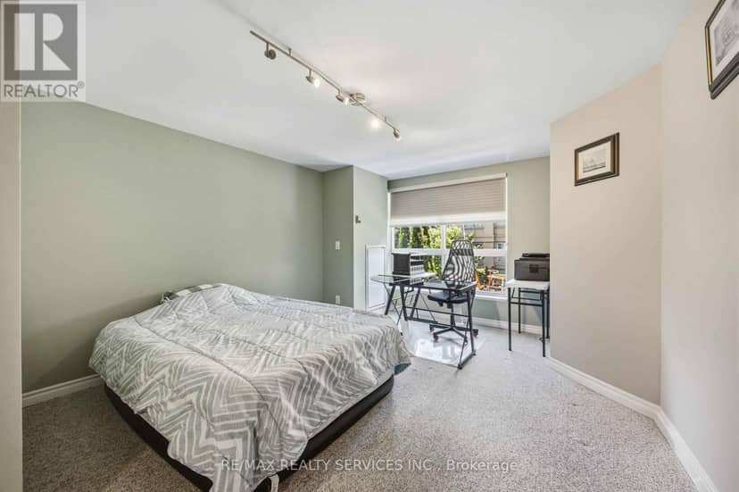121 - 2111 Lake Shore Boulevard W — photo 24 of 33
