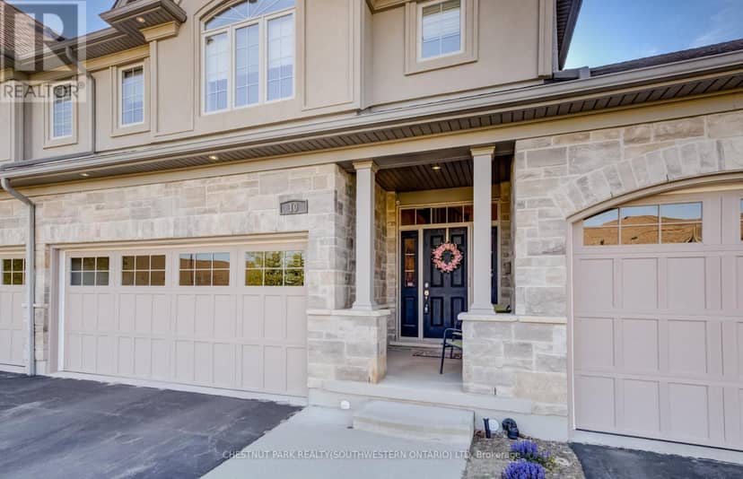 10 - 435 Winchester Drive — photo 3 of 40