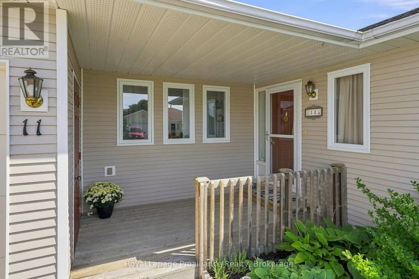 11 Monroe Court, Prince Edward County, photo 2