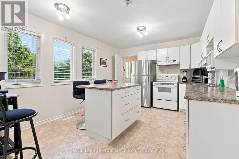 11 Monroe Court, Prince Edward County, photo 5