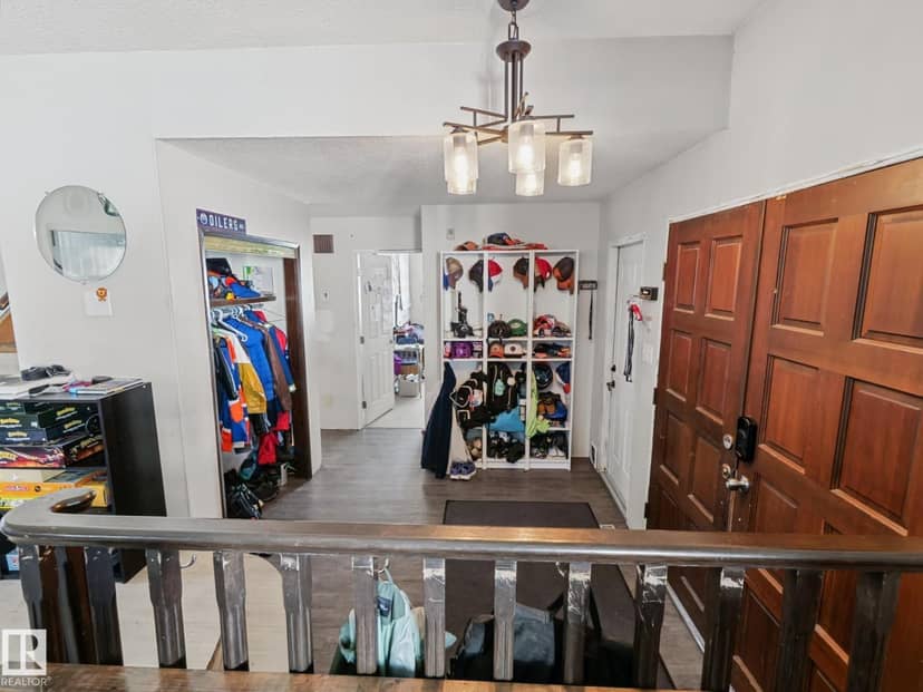 3515 51 ST NW — photo 9 of 40