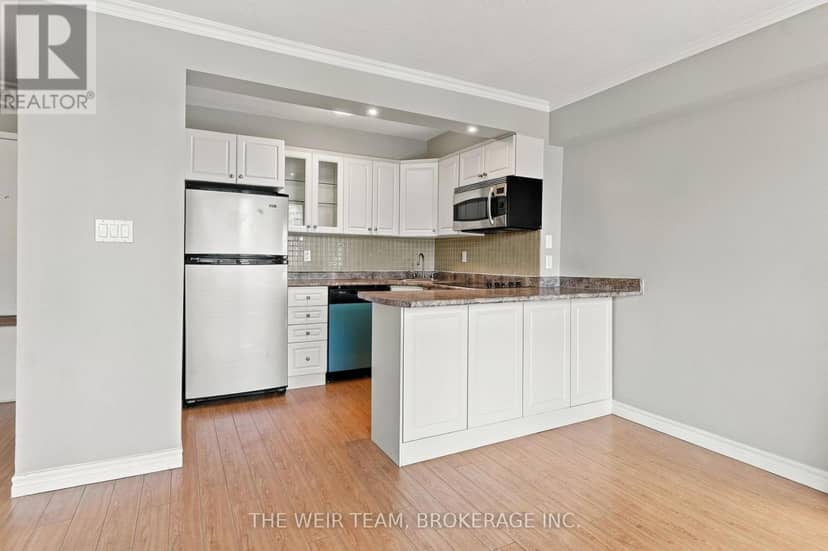2110 - 30 Gloucester Street — photo 9 of 34