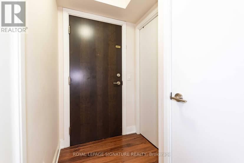 1423 - 135 Village Green Square — photo 5 of 32