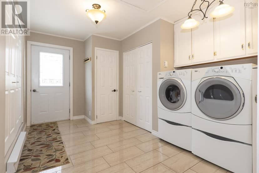 193a Victoria Street E — photo 12 of 40