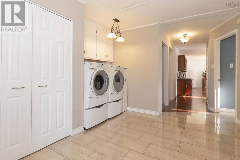 193a Victoria Street E — photo 11 of 40
