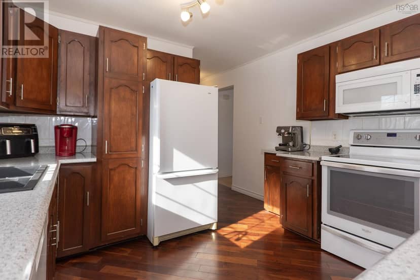 193a Victoria Street E — photo 18 of 40