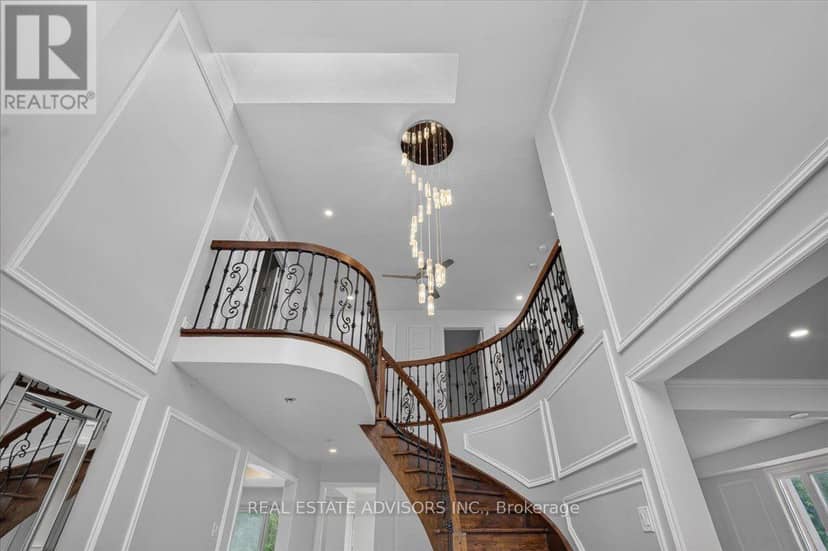 1 Bronte Road — photo 14 of 40