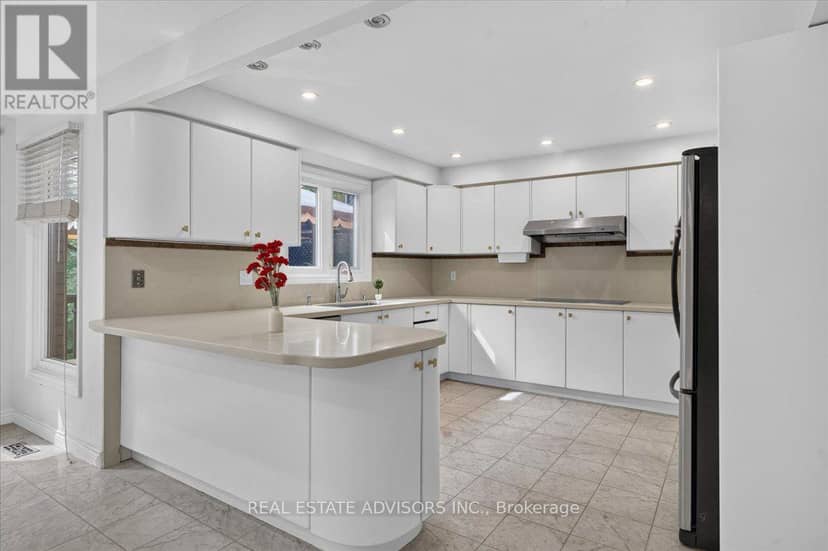 1 Bronte Road — photo 21 of 40