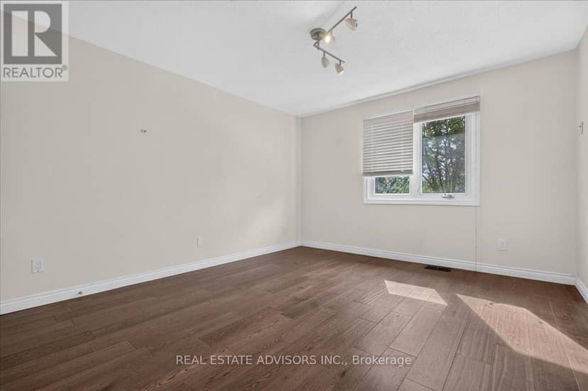 1 Bronte Road — photo 34 of 40