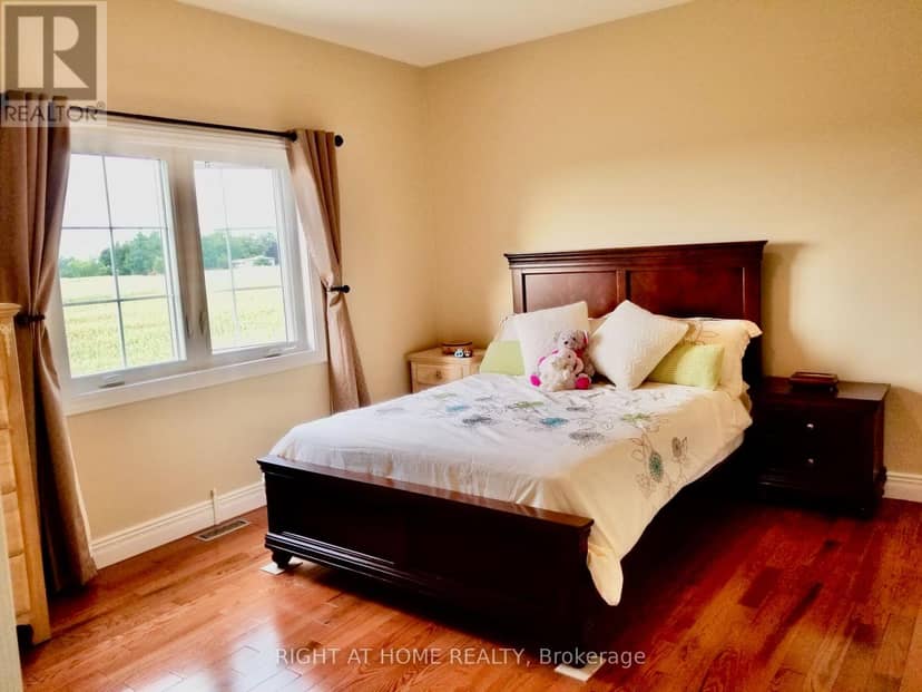 376 Sandford Road — photo 10 of 29