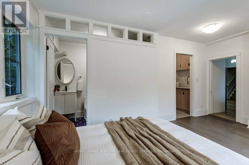 533 Catharine Street N — photo 23 of 40
