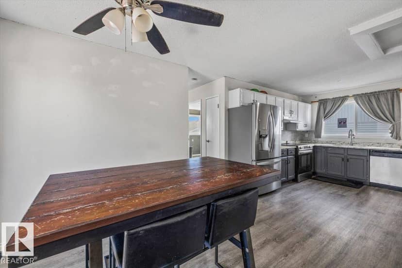 329 Warwick Rd NW — photo 15 of 40