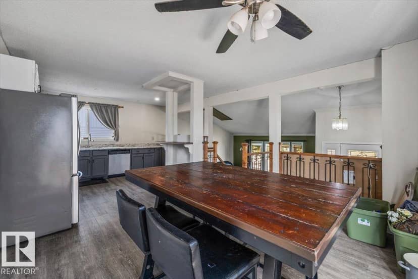 329 Warwick Rd NW — photo 16 of 40