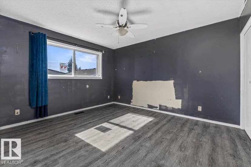 329 Warwick Rd NW — photo 18 of 40